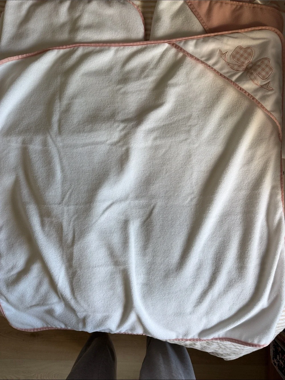 Snug Baby Hooded Towels & Washcloth Set in Soft Pink Trim